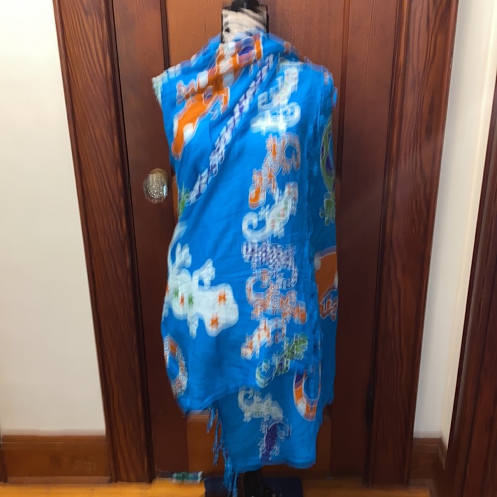 Blue with geckos swim sarong, one size made in Indonesia - Picture 5 of 6